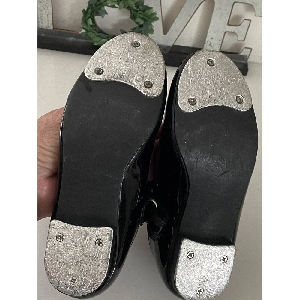 Freestyle by Danskin Tap Shoes Youth Size 10 Black Adjustable Strap Patent Shine